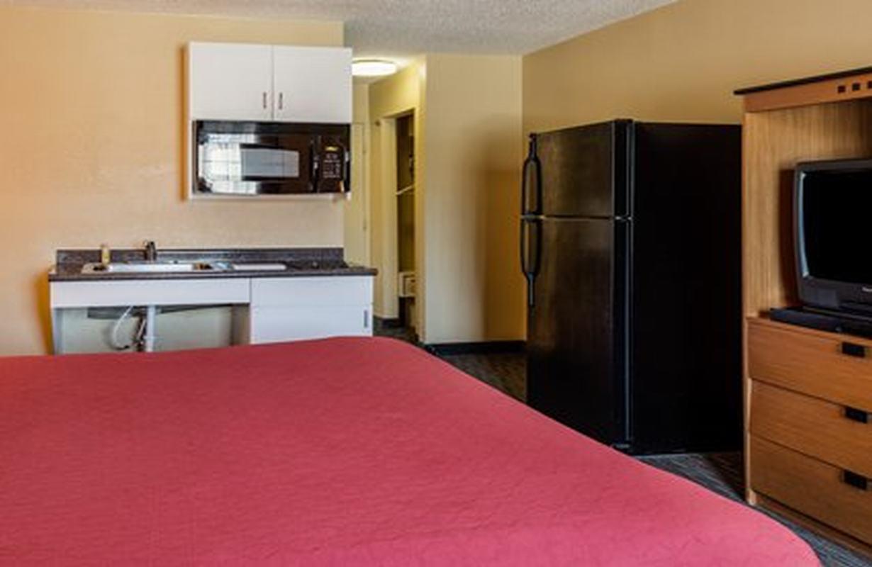 Suburban Studios Chester I-95 Екстер'єр фото