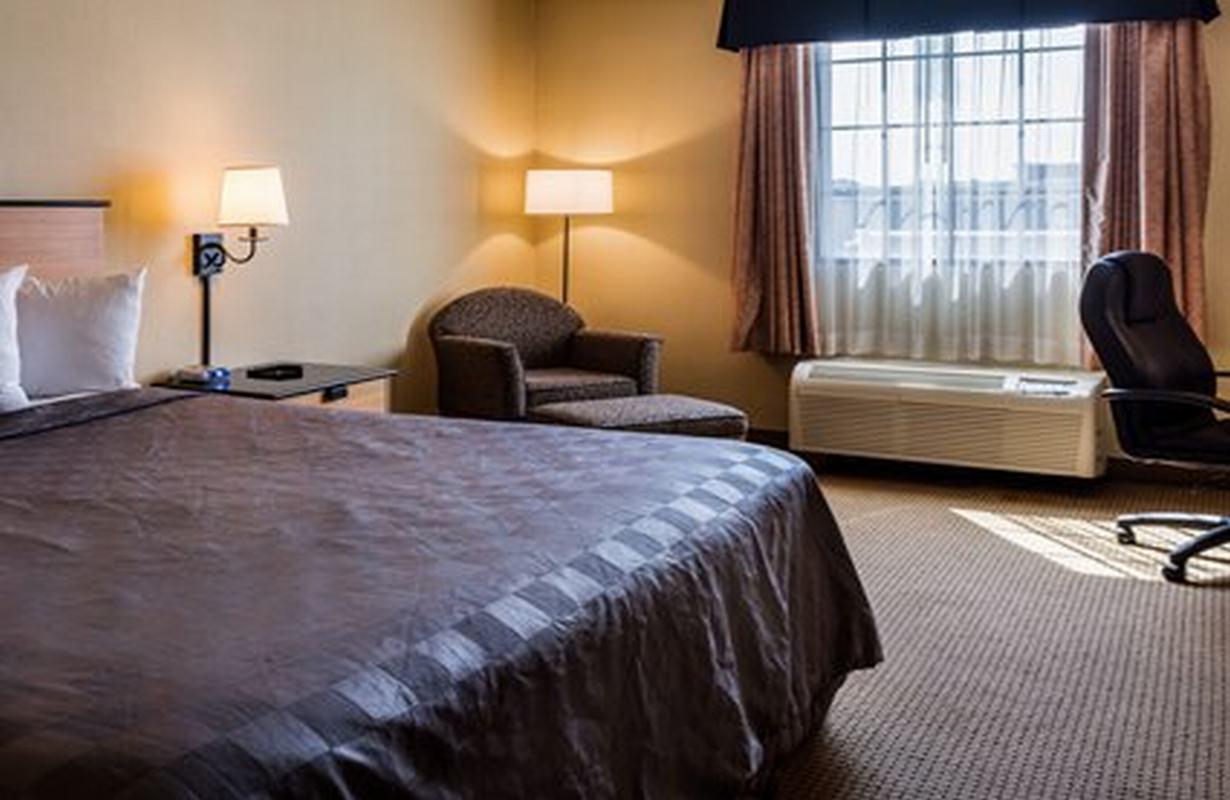 Suburban Studios Chester I-95 Екстер'єр фото
