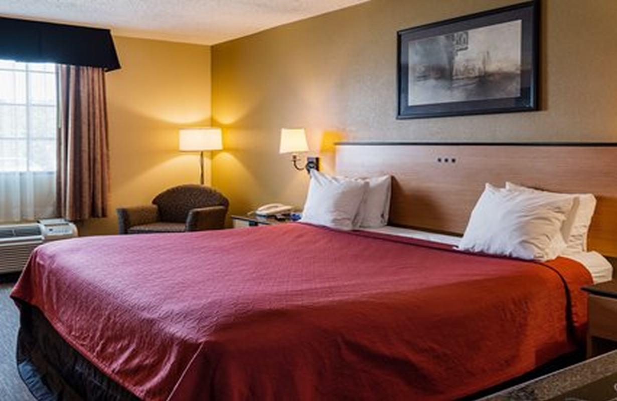 Suburban Studios Chester I-95 Екстер'єр фото