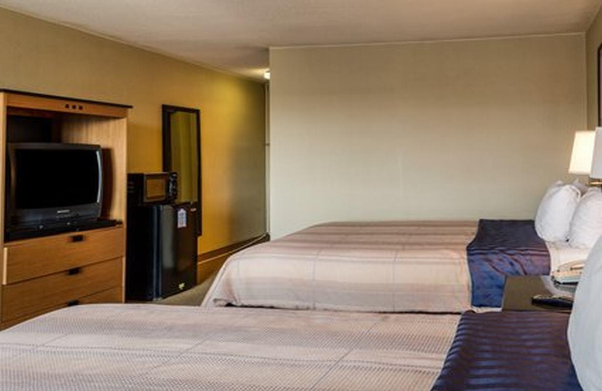 Suburban Studios Chester I-95 Екстер'єр фото