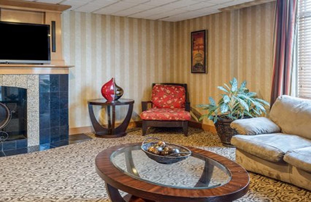 Suburban Studios Chester I-95 Екстер'єр фото