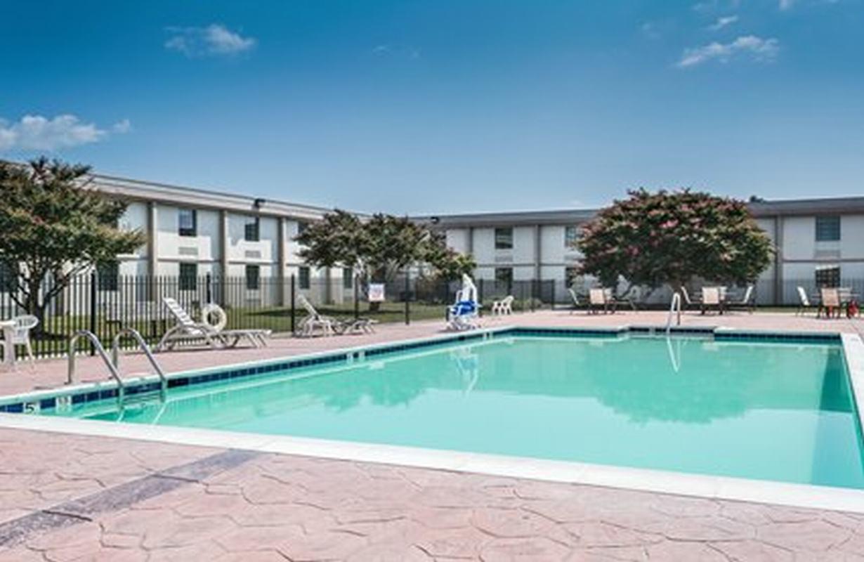 Suburban Studios Chester I-95 Екстер'єр фото