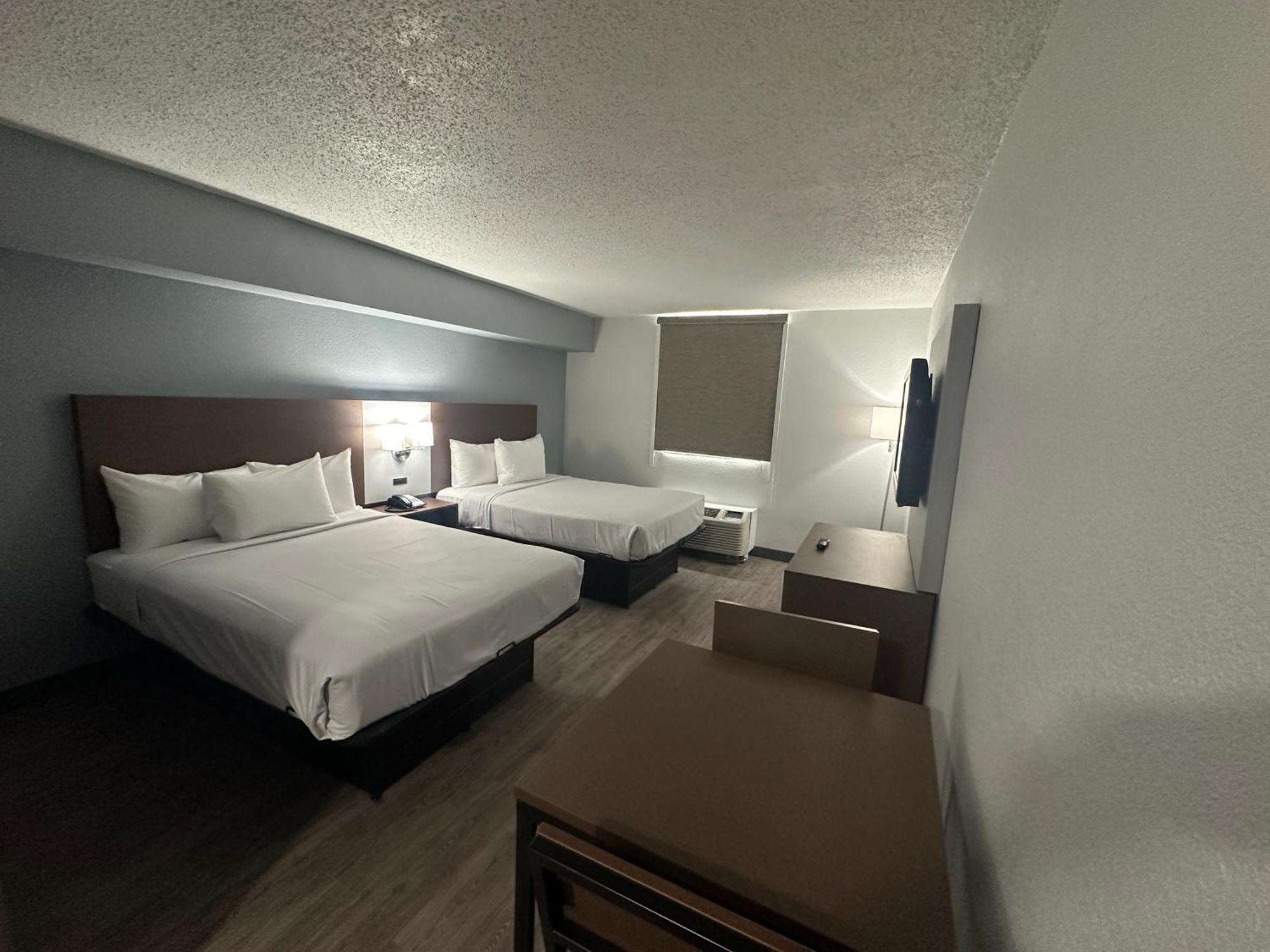 Suburban Studios Chester I-95 Екстер'єр фото