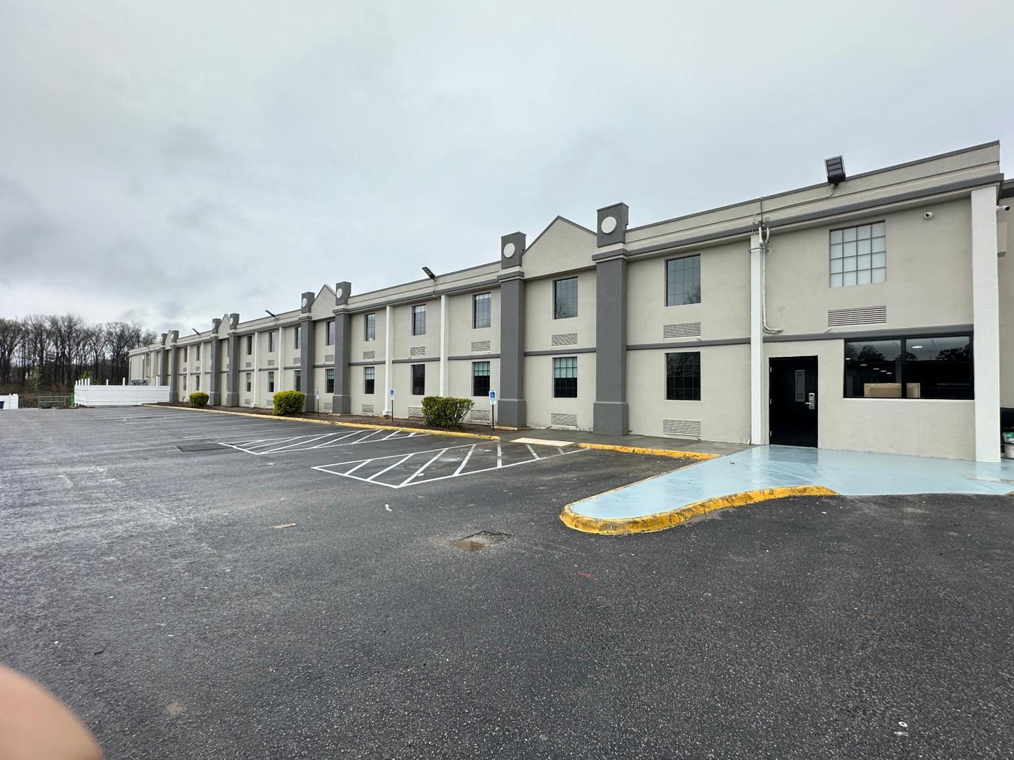 Suburban Studios Chester I-95 Екстер'єр фото