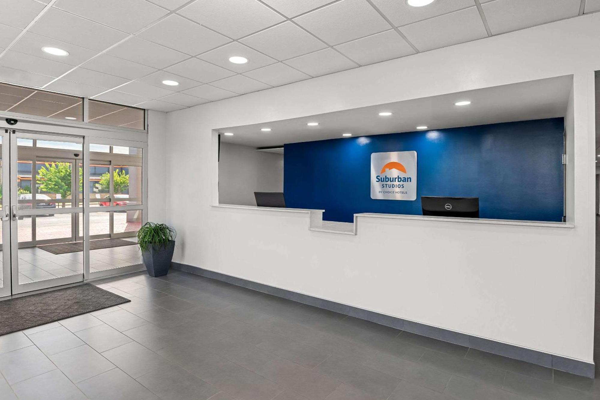 Suburban Studios Chester I-95 Екстер'єр фото