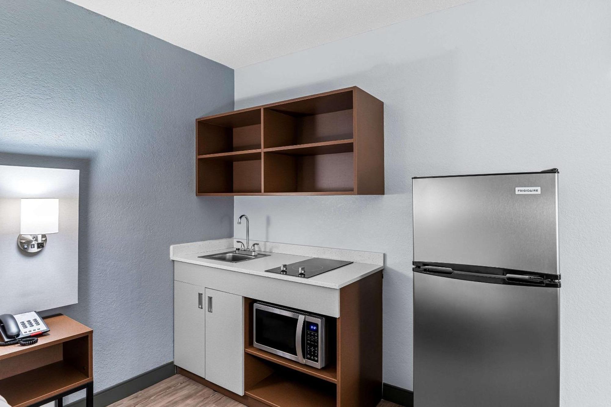 Suburban Studios Chester I-95 Екстер'єр фото