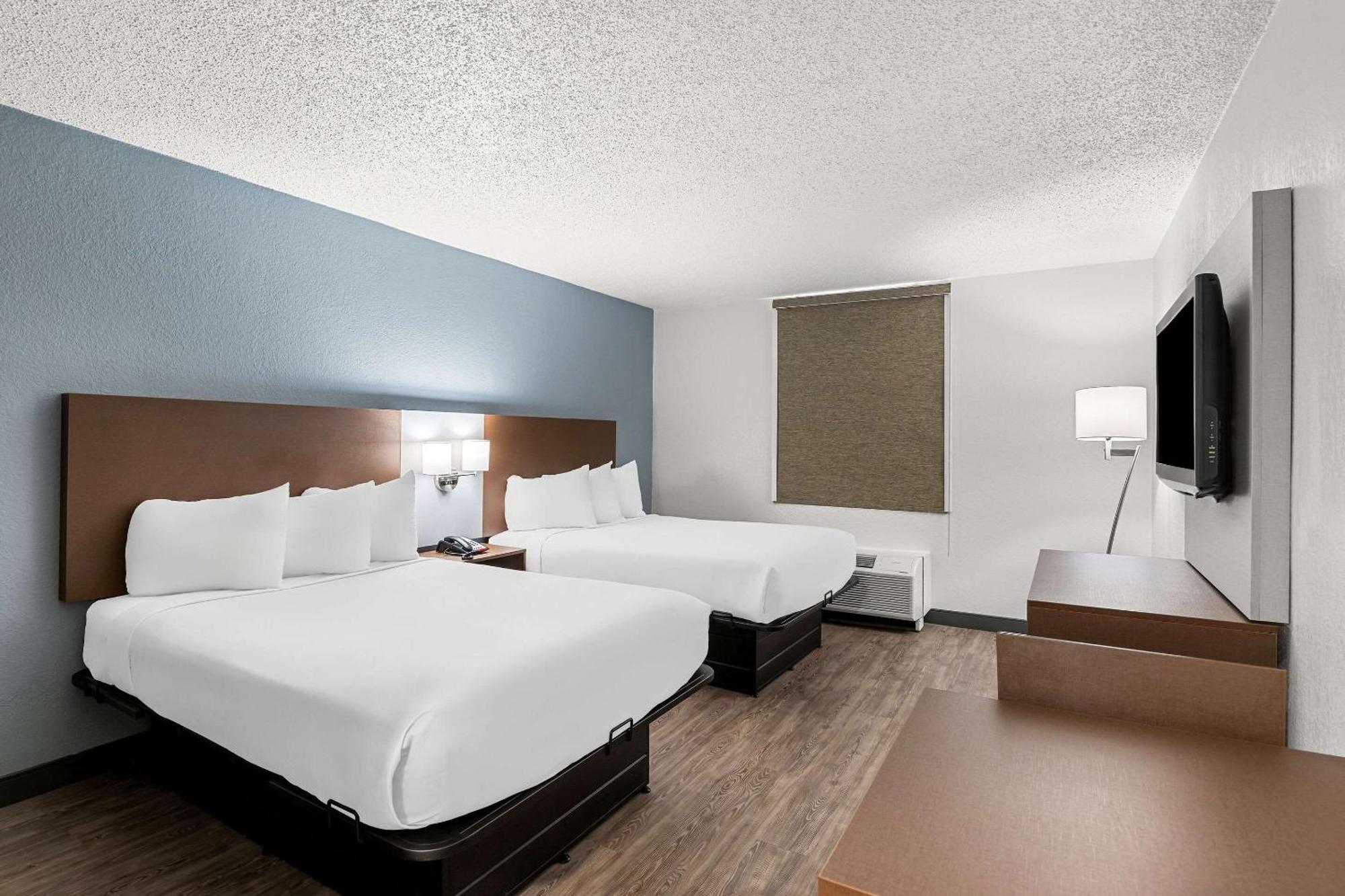 Suburban Studios Chester I-95 Екстер'єр фото
