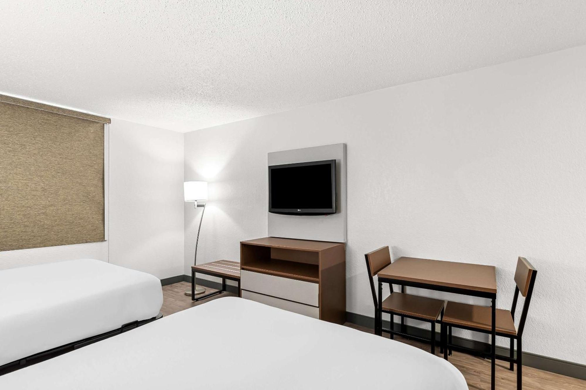 Suburban Studios Chester I-95 Екстер'єр фото