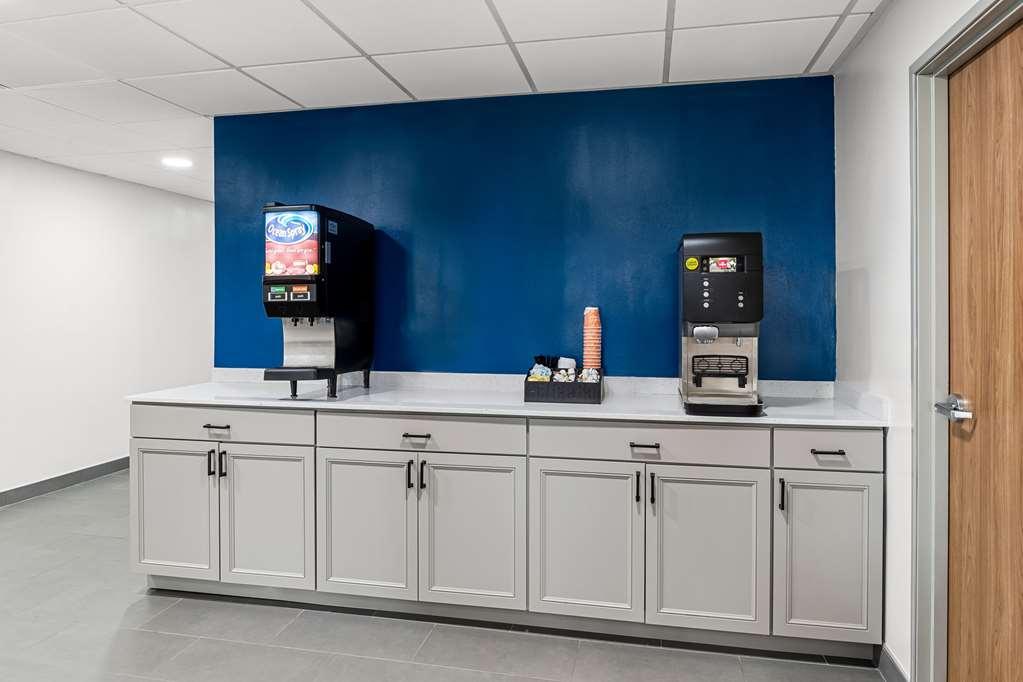 Suburban Studios Chester I-95 Ресторан фото