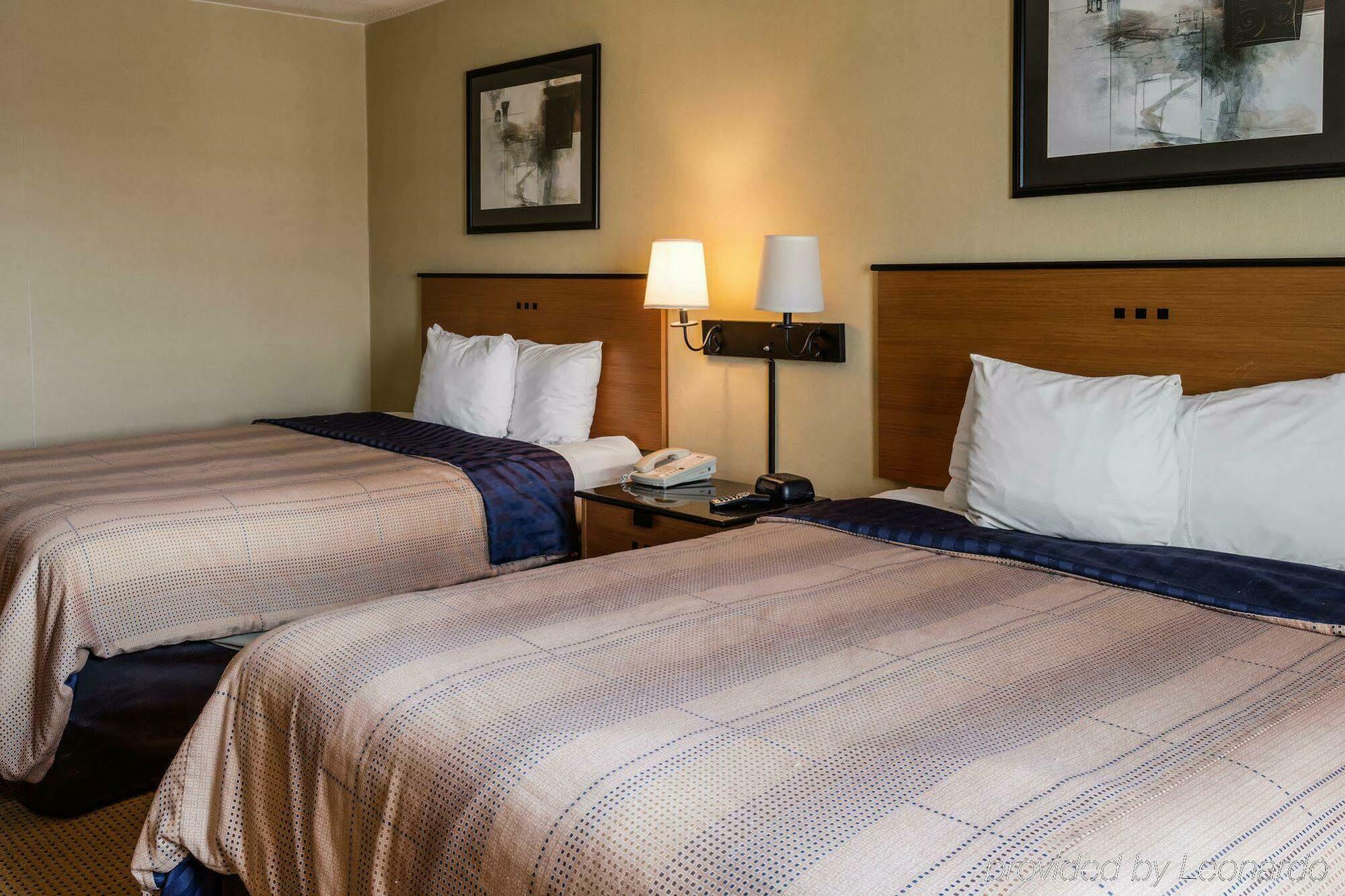Suburban Studios Chester I-95 Екстер'єр фото